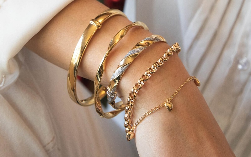 A Style Guide to: Silver Bracelets for Women Who Sparkle